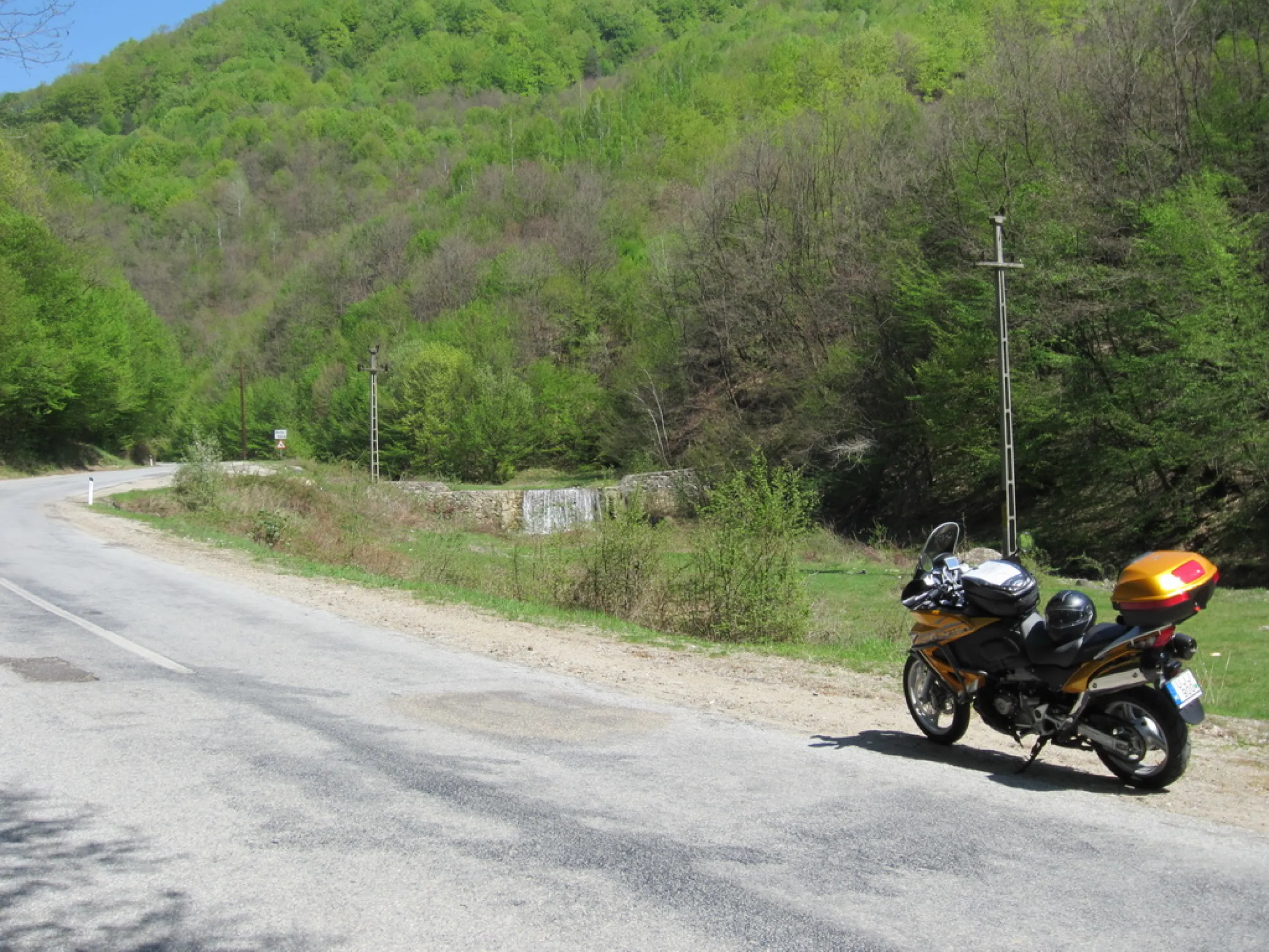 Májusi motorozás