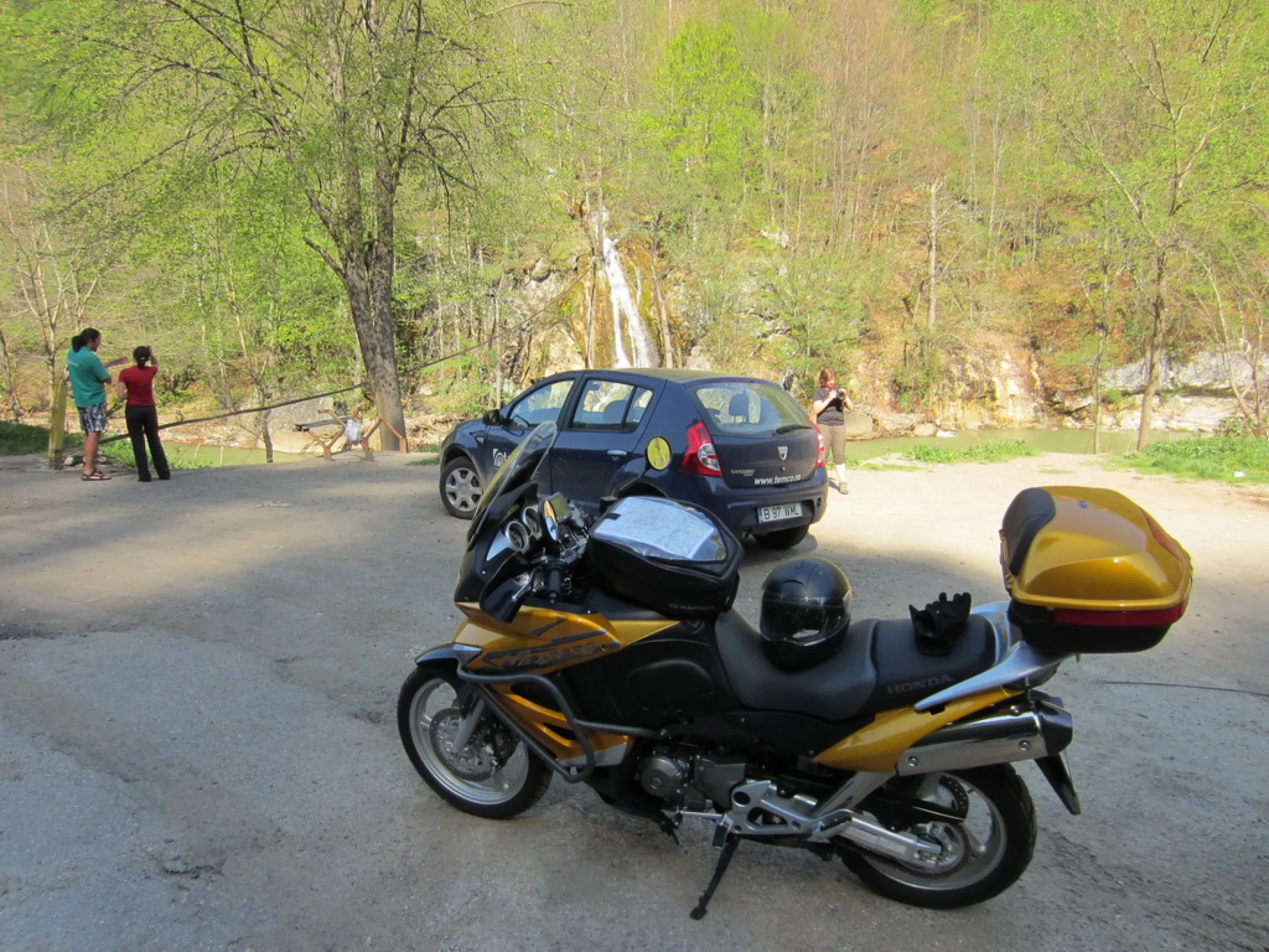 Májusi motorozás